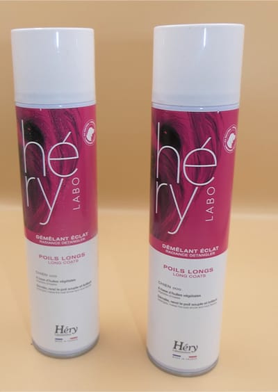 2 x Héry demelant eclat,lang haar. Maakt de vacht luchtiger en glanzend, vergemakkelijkt het borstelen van uw hond aanzienlijk 2x 125ml = 250 ml