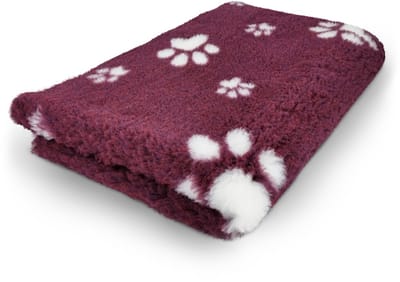 Vetbed Bordeaux Rood met Wit Voetprint Pootjes - Anti-Slip Hondenmat Puppykleed - Hondenkleed Benchkleed Benchmat Dierenmat - Voor Werpkist en Hondenbench - Machinewasbaar 100 x 75 CM