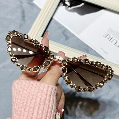 Lunettes de Soleil Cat Eye Diamant Classique Tendance Lunettes Style Designer Luxe Dames Style Lunettes de Soleil Cristal Tendance Élégant Dames Métal Durable