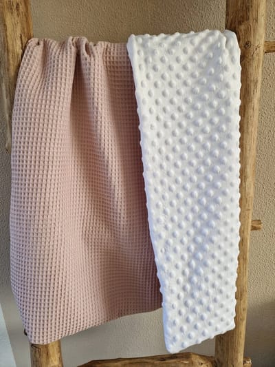 Gepersonaliseerde Baby Deken – Minky / Roze – Met Naam – Zachte Babydeken – Kinderwagen & Wieg – 100x70cm – Uniek Kraamcadeau