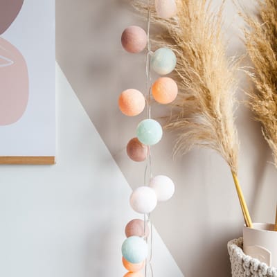 Cotton Ball Lights - LED lichtslinger voor binnen - Handgemaakt en Fairtrade - 35 lampjes - Macaron