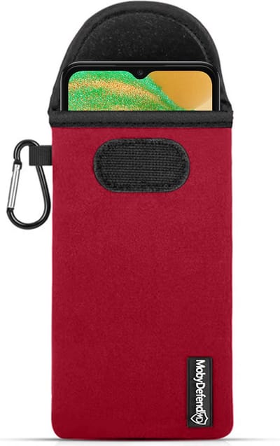MobyDefend Hoesje - Geschikt voor Samsung Galaxy A04s - Neopreen Pouch Met Karabijnhaak - Insteek - Riemlus - Rood