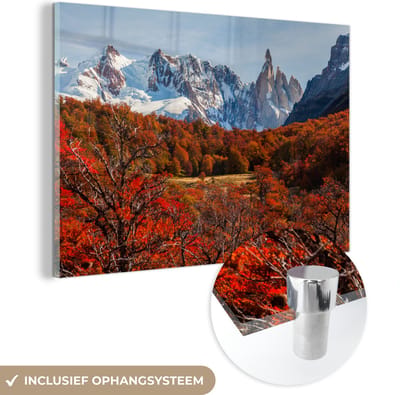 ® Glasschilderij 180x120 cm - Schilderij acrylglas - Weergave van de bergketen van de Cerro Chaltén achter een mooi rood landschap - Foto op glas - Muurdecoratie woonkamer - Wanddecoratie slaapkamer - Schilderijen