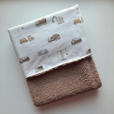 Wiegdeken - teddy donker beige - bouwvoertuigen - 70x 100 cm - Handgemaakt - Handmade