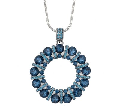 Zilverkleurige ketting voor dames met ronde hanger van blauwe stenen en kristalaccenten