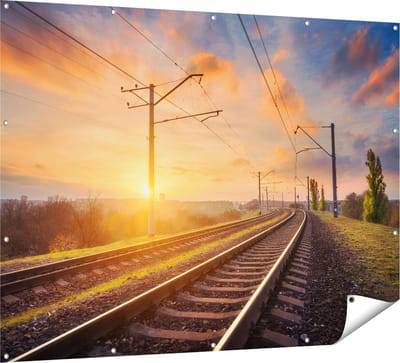 Gards Tuinposter Rails Spoorweg bij Zonsondergang - 160x120 cm - Tuindoek - Tuindecoratie - Wanddecoratie buiten - Tuinschilderij