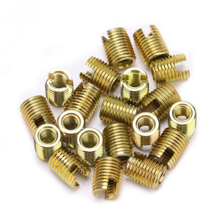 Dailygoods- Schroefdraadreparatieset 20 Stuks - Koolstofstaal - Binnen M4 x 0,7 - Buiten M6,5 x 0,75 - Lengte 8 mm - Duurzaam Gebruik - Schroefdraadinzetstukken