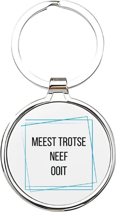 Akyol - meest trotse neef ooit Sleutelhanger - Neef - de leukste neef - neef sleutelhanger - sleutelhanger - sleutelhanger voor neven - familie sleutelhanger - verjaardagscadeautje - cadeau voor de liefste neef - cousin - 4 x 7,5 CM