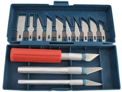 Scalpel modelling set 3 handvaten, 13 mesjes, en opbergdoos. Zeer scherp, niet voor kinderen!