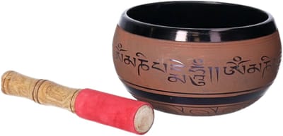Gerimport Tibetaanse klankschaal met oosterse print - bruin - met aanstrijkhout - messing - D14 x H9 cm - yoga/meditatie