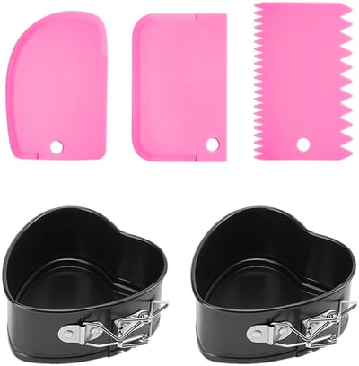 Dailygoods- Bakvorm Hartvorm - 2 Stuks - Schrapers - Koolstofstaal - Zwart - Creatieve Keuken Accessoires - Afmetingen 12,3x11,6x4,6 cm - Cakevorm