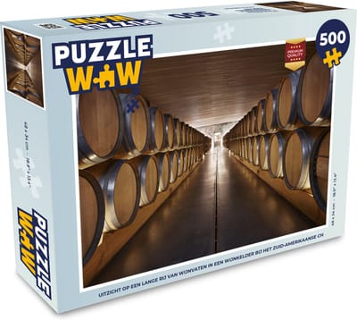 Puzzel Uitzicht op een lange rij van wijnvaten in een wijnkelder bij het Zuid-Amerikaanse Chili - Legpuzzel - Puzzel 500 stukjes