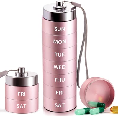Pillendoosjes – Medicijndoosje voor 7 dagen – Reis-pillendoos – Groot formaat (metaal) – Draagbaar (aluminiumlegering) – Waterdichte houder – Geschikt voor vitaminen, visolie en supplementen – Roze