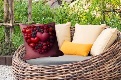 Buitenkussen Weerbestendig - Fruit - Hartjes - Aardbeien - Frambozen - Bosbessen - 50x50 cm