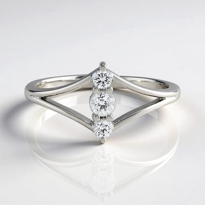Cavill - Geometrische Zilveren Ring - 925 Sterling Zilver Geplatineerd - Cambodjaanse Zirkoon 0,621 ct - Elegante Damesring - Drie stenen ring