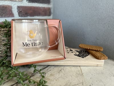 Creaties van Hier - Cadeaupakket Theeglas met Plankje - Me time - Glas - Hout - Moederdag