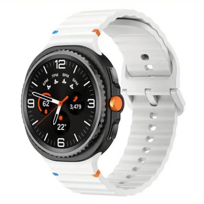 By Qubix - smartwatch bandje - Compatible Samsung bandje - Classic Wave siliconen band - Wit - Geschikt voor Samsung Galaxy Watch 9 (40/44mm) - Watch 8 (40/44mm) - Watch 8 Classic (46mm)