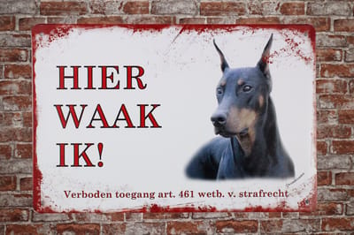 Wandbord - Hier waak ik Dobberman - Metalen wandbord - Mancave - Mancave decoratie - Metalen borden – Honden - Metal sign - Bar decoratie - Tekst bord - Wandborden - Wand Decoratie - Metalen bord -