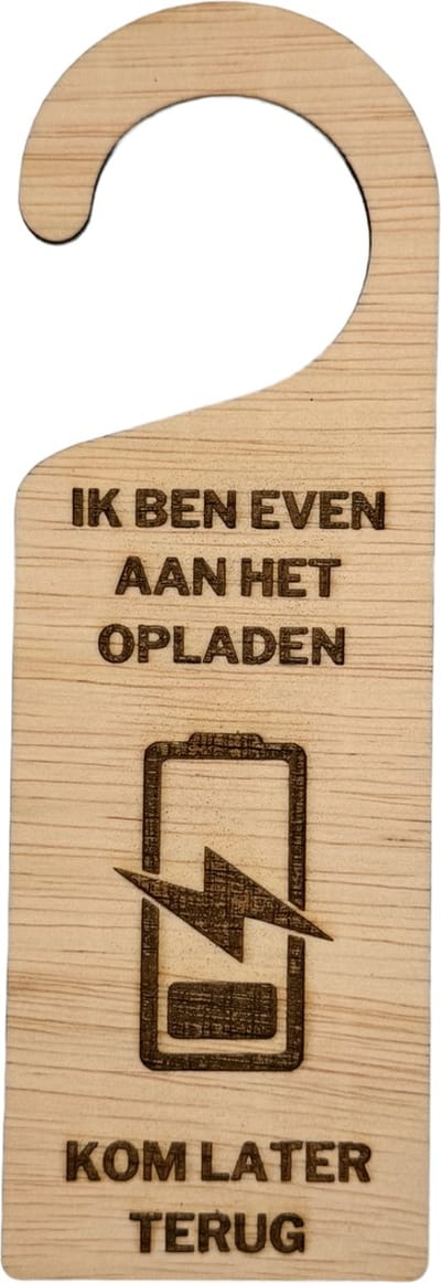 Houten deurhanger - Ik ben even aan het opladen, kom later terug - niet storen deurhanger van hout – Rustmoment of Me-Time Cadeau