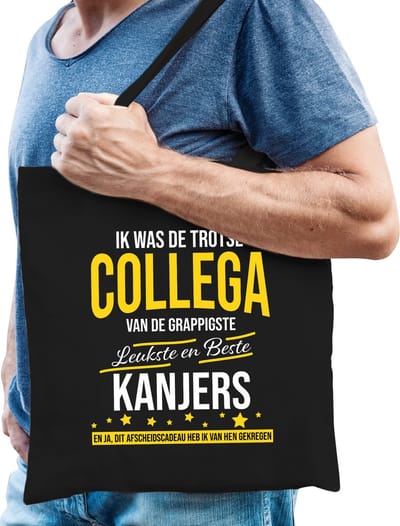 Trotse collega van de leukste kanjers katoenen afscheid cadeau tas voor heren - zwart - verjaardag - afscheidskado tas voor oud / ex collegas