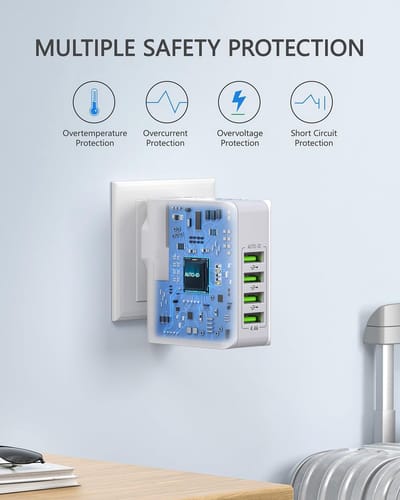 Famanu Universele Reisadapter, 22W Multi USB Oplader, Internationale Adapter met 4 USB Poorten, Wereldwijde Reisstekker voor Type A/C/G/I Stopcontacten, Wit