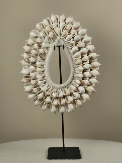 Blitzdeco - Schelpen Decoratie op Standaard - Indy - Ovaal - Wit - Handgemaakt & Modern