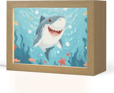 Nachtlampje 20x15 cm - Kinder lampje - Haai - Vissen - Blauw - Onderwater - Tafellamp kinderkamer - Slaapkamer lamp - Bedlamp kinderen - Kinderlampje stopcontact - Wandlamp babykamer - Nachtlampjes