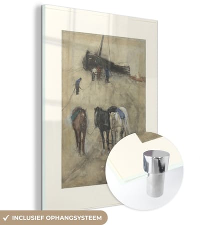 ® Glasschilderij 120x160 cm - Schilderij acrylglas - Paarden op het strand met op de achtergrond een schuit en vissers - Schilderij van George Hendrik Breitner - Foto op glas - Muurdecoratie woonkamer - Wanddecoratie slaapkamer - Schilderijen