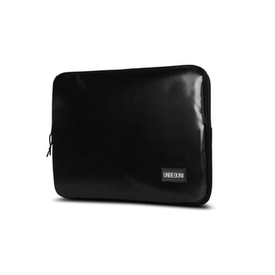 MacBook Air 13 inch hoes van gerecycled materiaal (duurzaam) - Zwarte laptop sleeve/case voor MacBook Air M5 (2026)