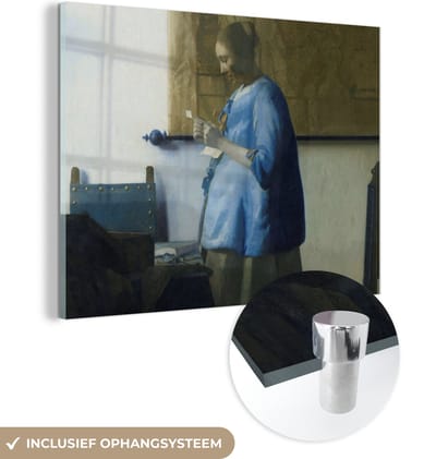MuchoWow® Glasschilderij 160x120 cm - Schilderij acrylglas - Brieflezende vrouw in het blauw - Schilderij van Johannes Vermeer - Foto op glas - Schilderijen