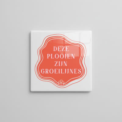 Positieve Quote Decoratie Tegel “Deze Plooien Zijn Groeilijnen” – Body Positivity Wand- & Woondecoratie – 15 x 15 cm Keramische Tegel