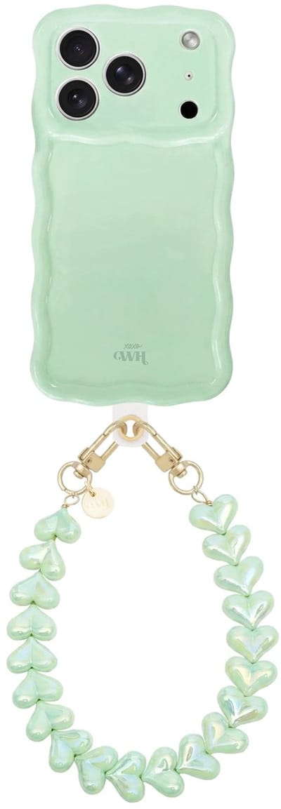 xoxo Wildhearts Glossy Wavy Case Sage Sorbet - Funky Hearts - geschikt voor iPhone 17 Pro - hoesje met telefoonkoord - afneembaar harten koord - hartjesketting - kort telefoonkoord - hoesje met golven - Groen