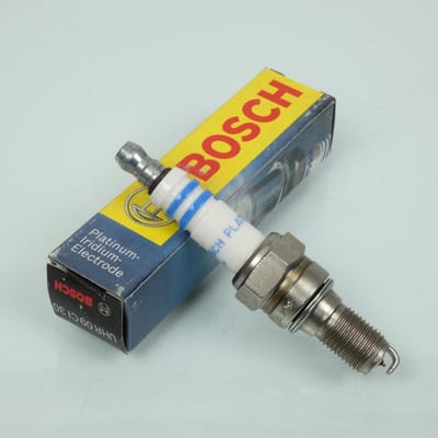 Bougie d'allumage Bosch pour Moto Honda 1000 CB RA NEO SPORT CAFE 2018 à 2024 Neuf