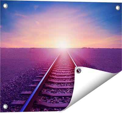 Gards Tuinposter Rails Spoorweg in de Woestijn bij Zonondergang - 50x40 cm - Tuindoek - Tuindecoratie - Wanddecoratie buiten - Tuinschilderij