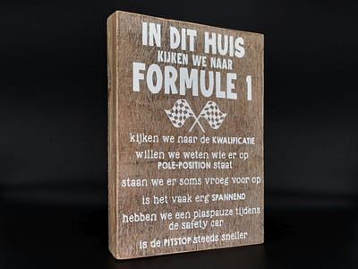 tekstblok 25x18xcm in dit huis kijken we naar formule 1 naturel / wit cadeau
