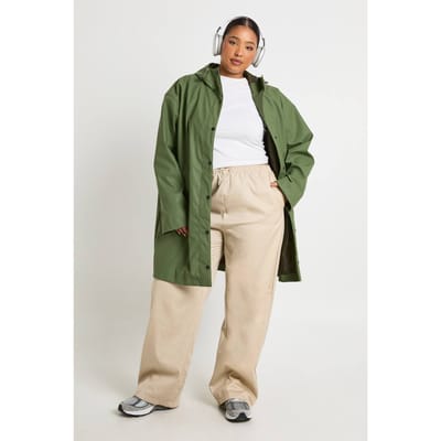 boohoo Dames Plus Gerubberiseerde Regen Midi Parka Jas | Licht Kaki | Maat: 44