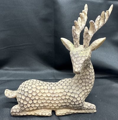 Kerstbeeld Kerst Rendier met gewei- Meerkleurig - hoogte 18 x 18 x 15 cm - polyresin - Woonaccessoires - Kerstdecoratie