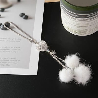 Accessoires Bling pour Rétroviseur de Voiture pour Femmes Hommes Cœur d'Amour et Boule en Peluche Rose Strass Accessoires de Voiture Charmes pour Rétroviseur Intérieur de Voiture blanc