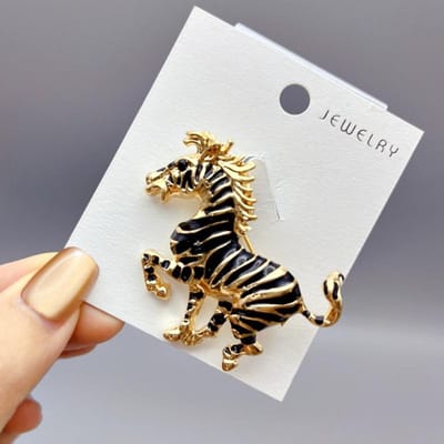 Gouden Zwarte Zebra Broche - Emaille Dier Speld Voor Jas Sjaal Jurk Mode Decoratie beige