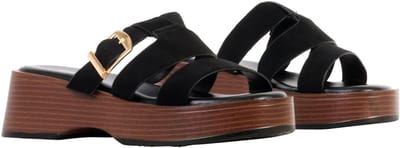 R and B-sandalen om aan te trekken