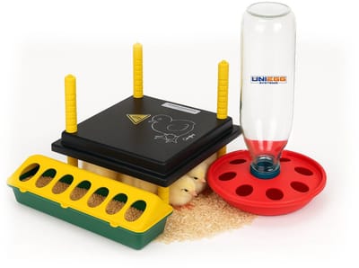 UniEgg™ Warmteplaat 25 x 25 CM + Drinkbak 7 gaten ( inclusief 2 flesjes) + Voerbakje - Voor Kuikens | kipkuikens | kwartelkuikens