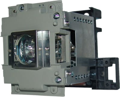 Beamerlamp geschikt voor de MITSUBISHI WD8200U beamer, lamp code VLT-XD8000LP. Bevat originele UHP lamp, prestaties gelijk aan origineel.