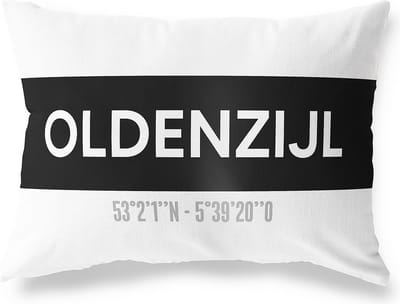 Tuinkussen OLDENZIJL - GRONINGEN met coördinaten - Buitenkussen - Bootkussen - Weerbestendig - Jouw Plaats - Studio216 - Modern - Zwart-Wit - 50x30cm