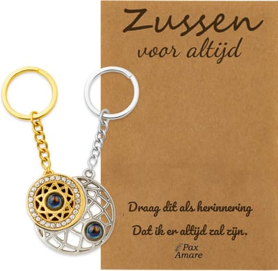 BFF Sleutelhanger voor 2 'Zussen voor altijd' - Rondjes ILY IN 100 TALEN - Sleutelhanger set op Cadeau Kaartje Sleutelhanger set - Goudkleurig & Zilverkleurig - Vriendschap Symbool - Pax Amare