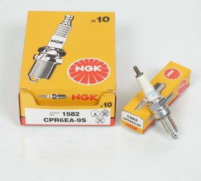 Bougie d'allumage NGK pour Moto Honda 125 Super Cub C 2018 à 2020 CPR6EA-9S / 1582 / Par 10 Neuf