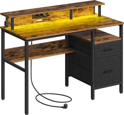 Homsey Bureau – Gamingbureau met LED-verlichting en stekkerdoos, computerbureau met monitorstandaard, tafel met opbergruimte, 2 stoffen lades, 2 USB-poorten, voor bureau, rustiek bruin
