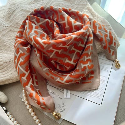 Magnetische sluiting doekjes - 70cm - katoen-linnen halsdoekjes - comfortabele nekwarmer - elegant en veelzijdig te combineren - ook te gebruiken als blouse, sjaal of decoratieve accessoire -Katoen linnen handdoek-H letter oranje