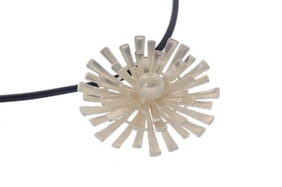 Behave Korte ketting metaal 44cm lengte, met metale hanger 45mm bewerkt met parel + pu leer + verlengketting