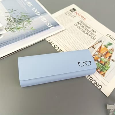 Haze blauwe brillenkoker dames en heren – stevige hard case met klep sluiting – minimalistisch ontwerp met zwart bril icoon – compacte opberg case voor bril of zonnebril