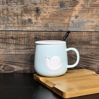 Petite Tasse en Céramique Escargot Frais Forme d'Escargot en Relief Tige à Mélanger Tasse à Café de Bureau Tasse à Eau Créative 401-500ml